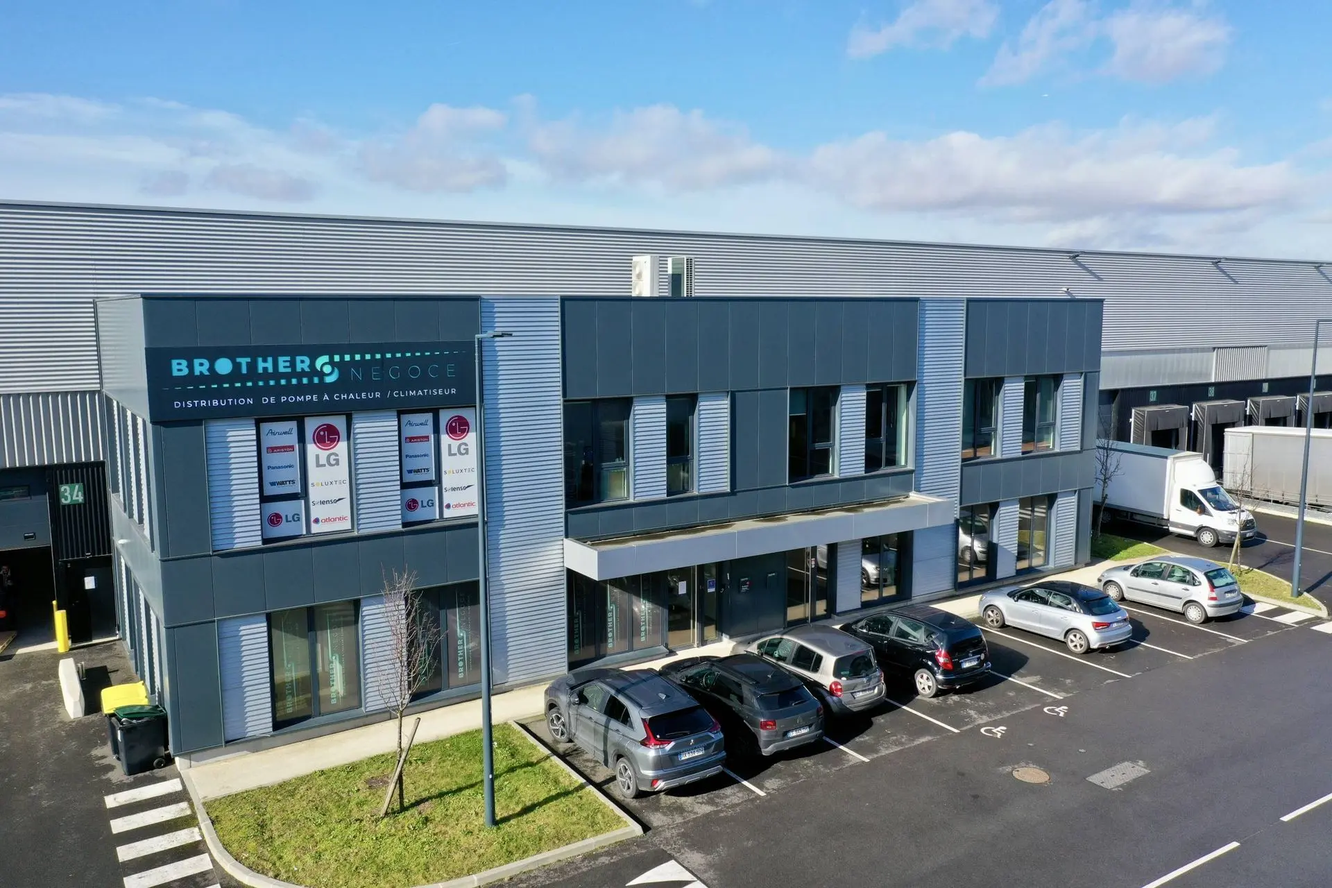 Stock multimarque dans le dépôt Brothers Négoce